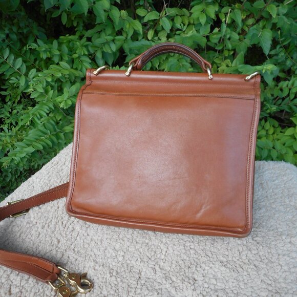 *sold* Vintage Coach Willis Bag 9927, in British Tan - Picture 2 of 10